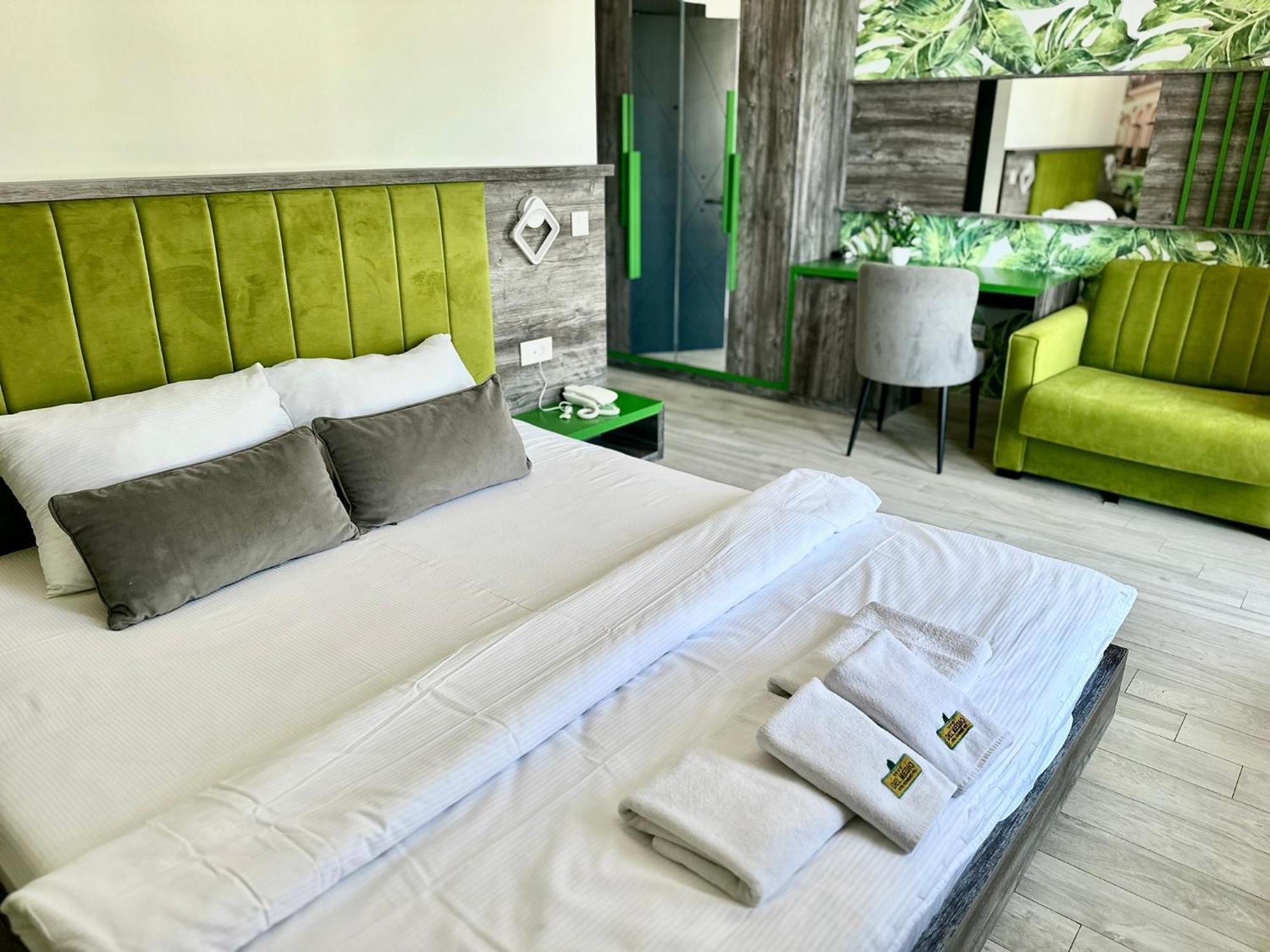 Hotel Del Medio Sutomore Eksteriør billede